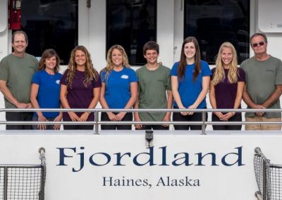 alaska-fjordlines-crew